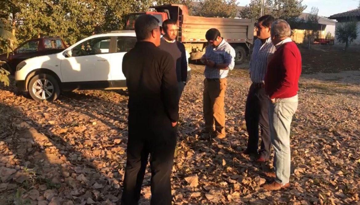 Alcalde de Linares recibe denuncia malos olores