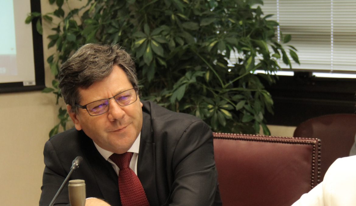 Senador Juan Castro presentó indicaciones al código de aguas