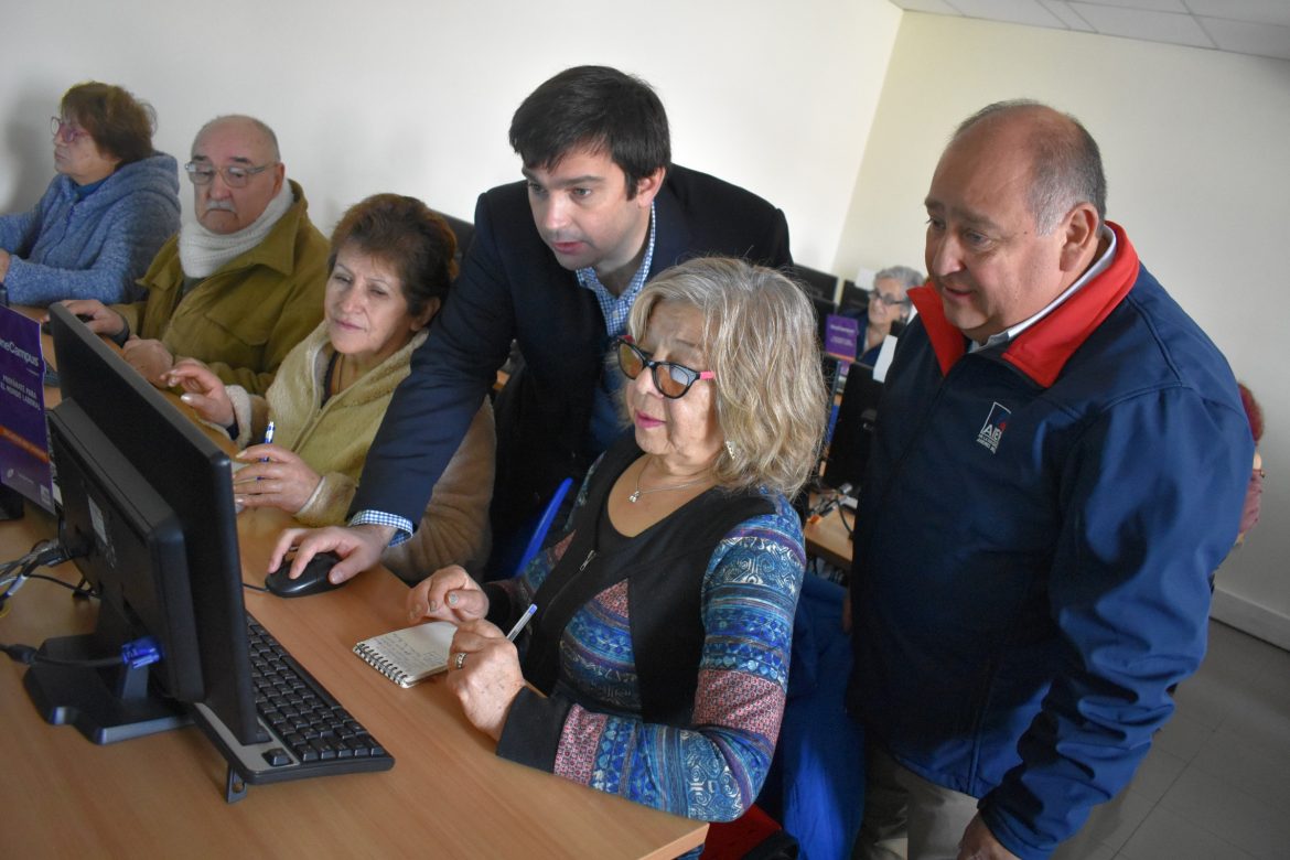Talleres buscan fortalecer el envejecimiento activo de los Adultos Mayores