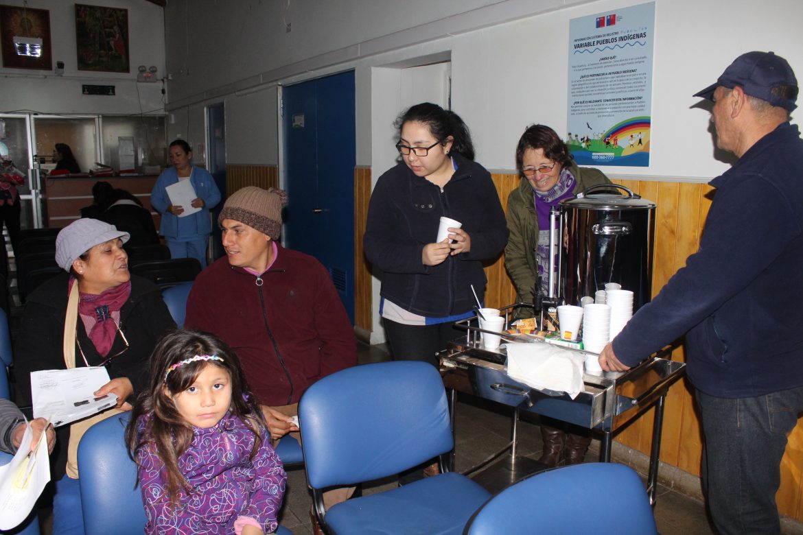 Centros de Salud en Linares reparten café a usuarios por bajas temperaturas