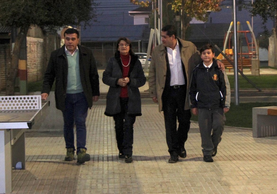 Municipio inaugura nueva plazoleta en Linares