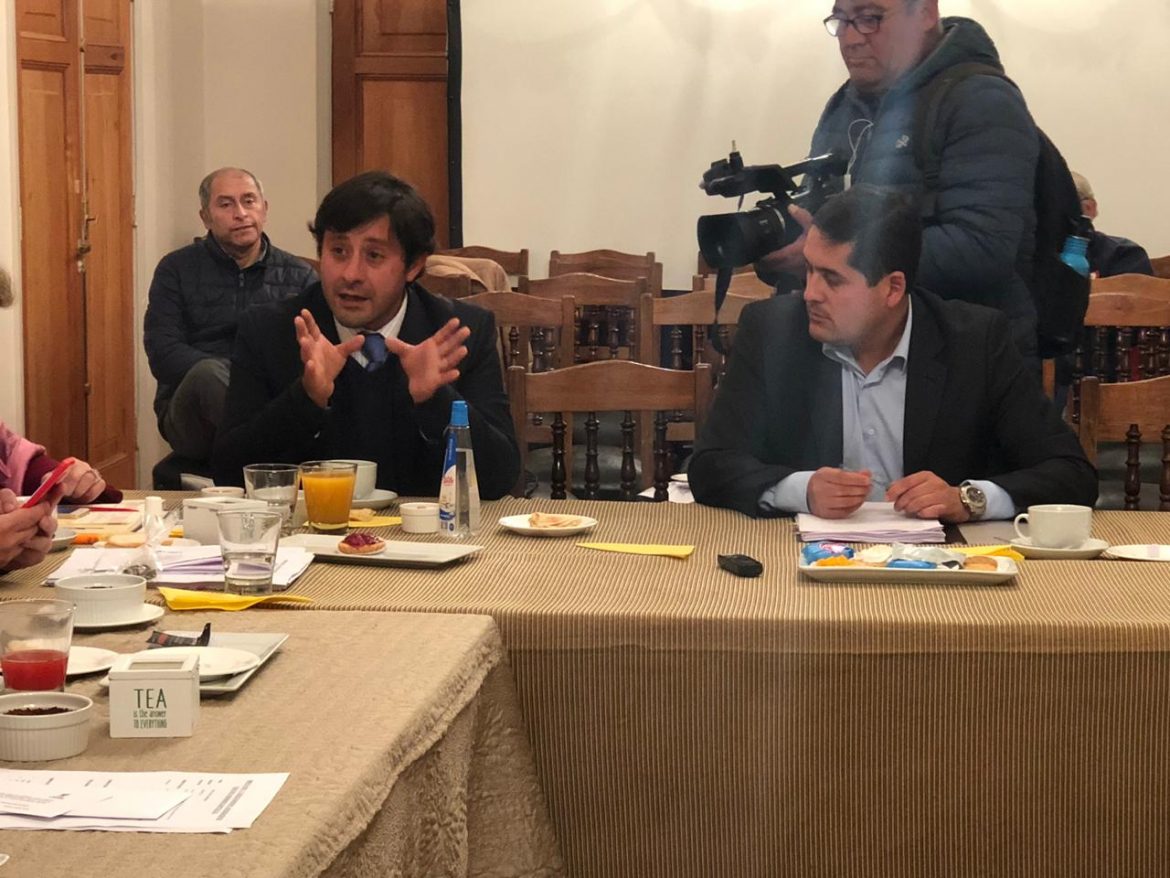 MOP y Municipio concretan primer paso para dar vida al proyecto de  Aeródromo San Antonio de la comuna