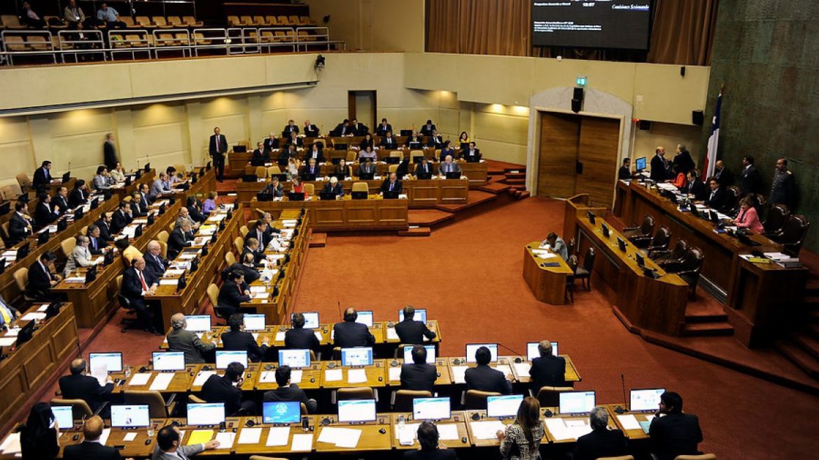 Estudio muestra qué partidos serían más afectados ante una reducción de parlamentarios