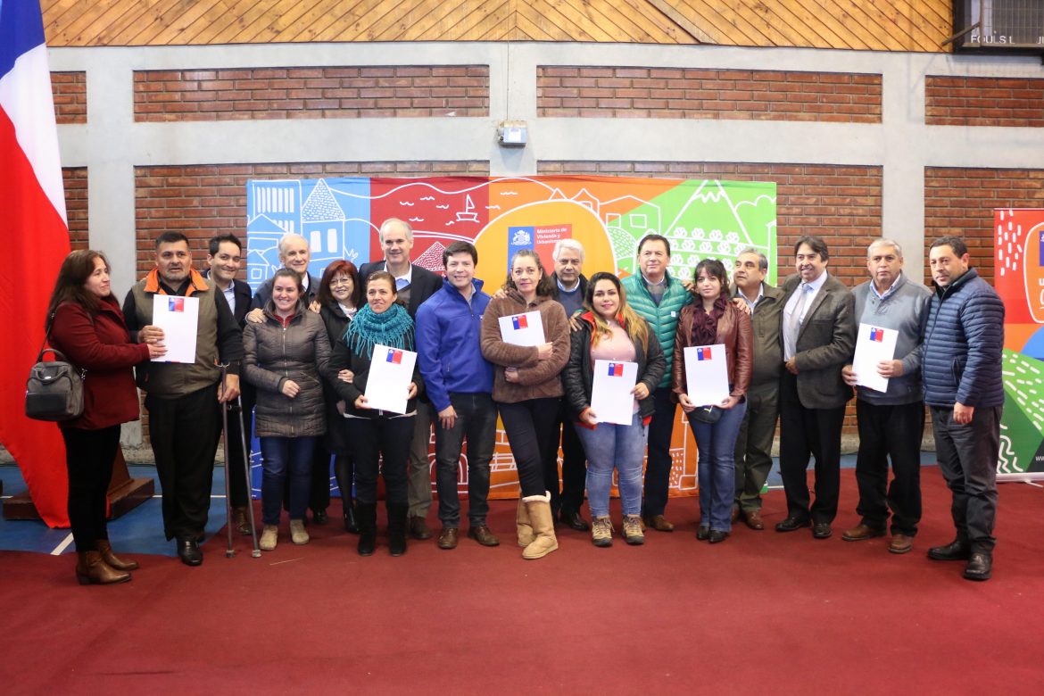 Familias de Villa Alegre reciben las escrituras de sus nuevas viviendas