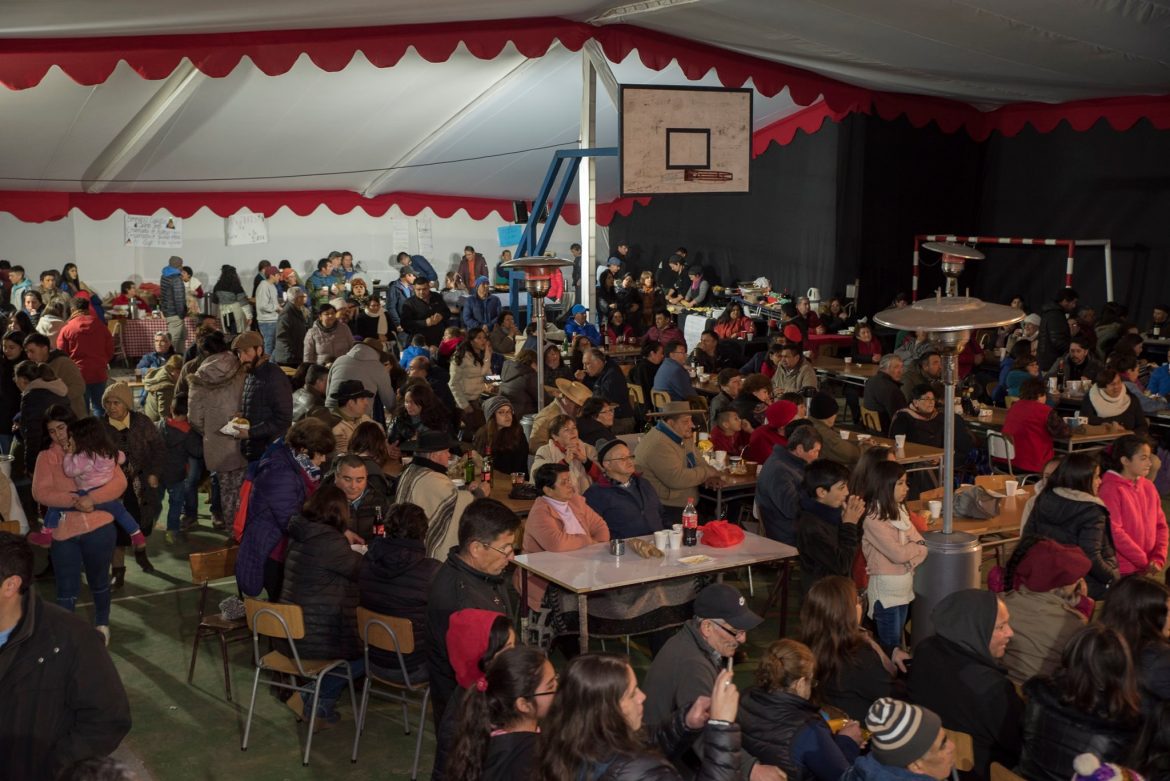 Colbún celebró noche de San Juan con folclore, artesanía y gastronomía