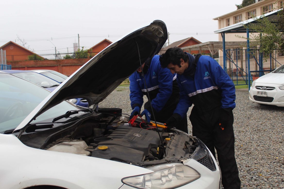 Estudiantes de Maquina Pesada realizaron diagnóstico preventivo a vehículos