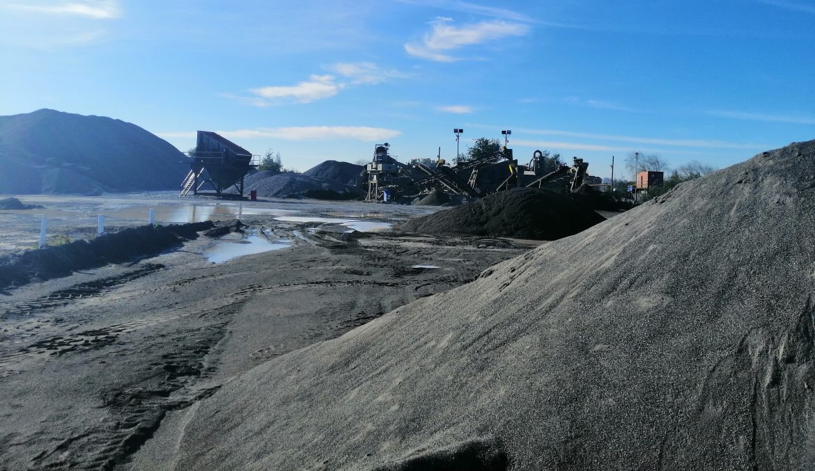 Seremi de Bienes Nacionales fiscalizó y detecto enorme operación ilegal de áridos en borde del río Loncomilla y Maule