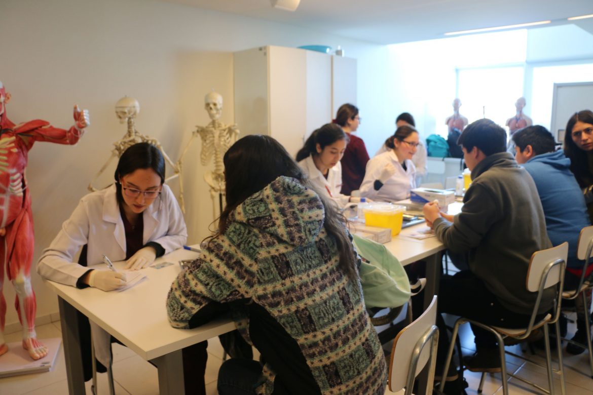 Operativo de test rápidos de VIH se llevó a cabo en Fiesta de la Virgen del Carmen e Inacap Talca