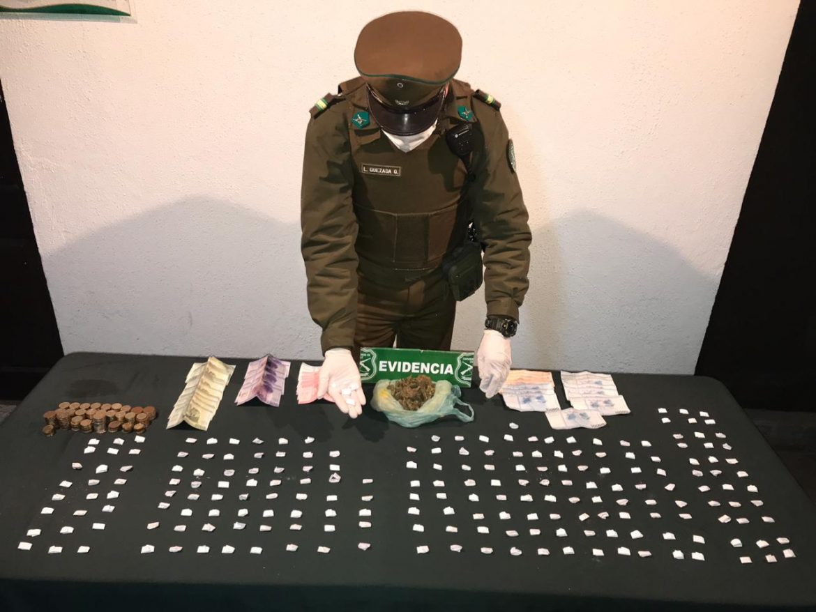 OS 7 DE CARABINEROS DETIENE A DOS SUJETOS POR MICROTRÁFICO EN CURICÓ.
