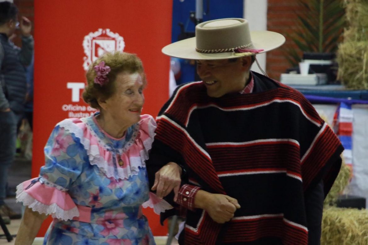 Talca elige sus representantes de cueca Adulto Mayor y obtienen su pase a la provincial