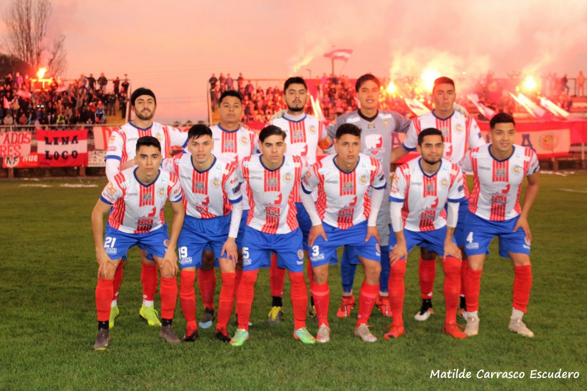 Deportes Linares perdió el invicto pero sigue puntero