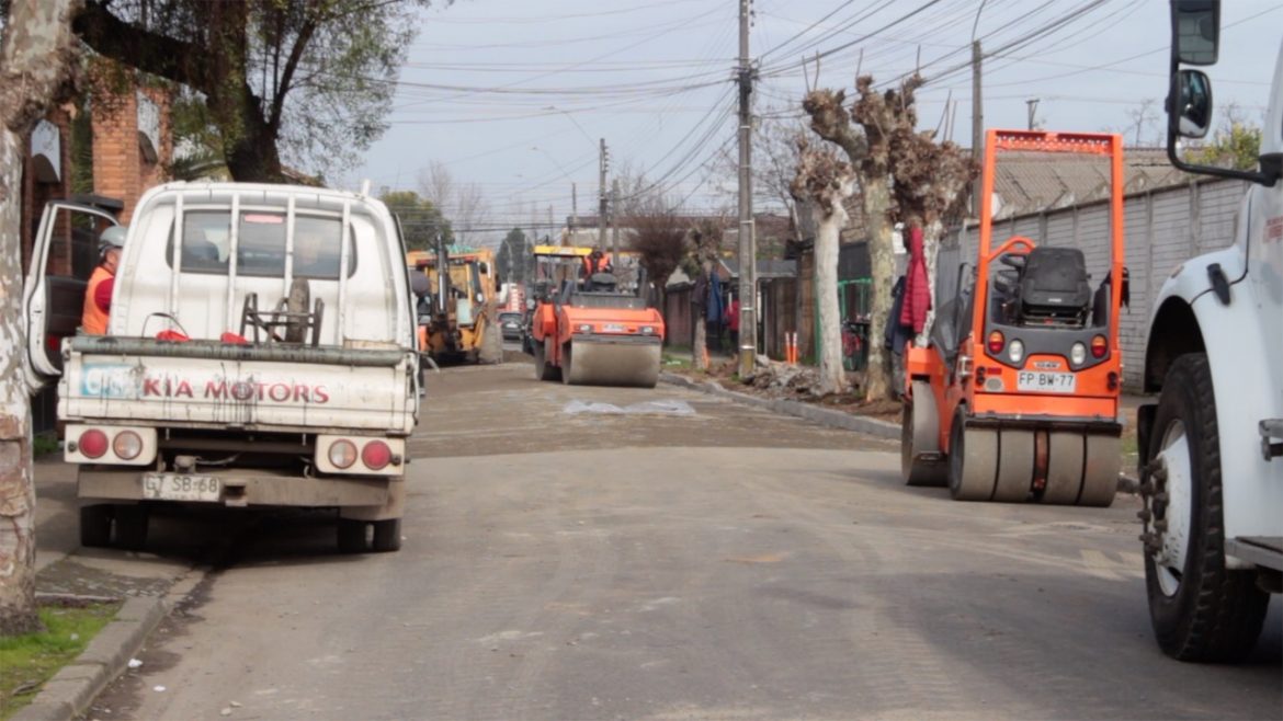 Obras de mejoramiento de calles avanzan a toda máquina