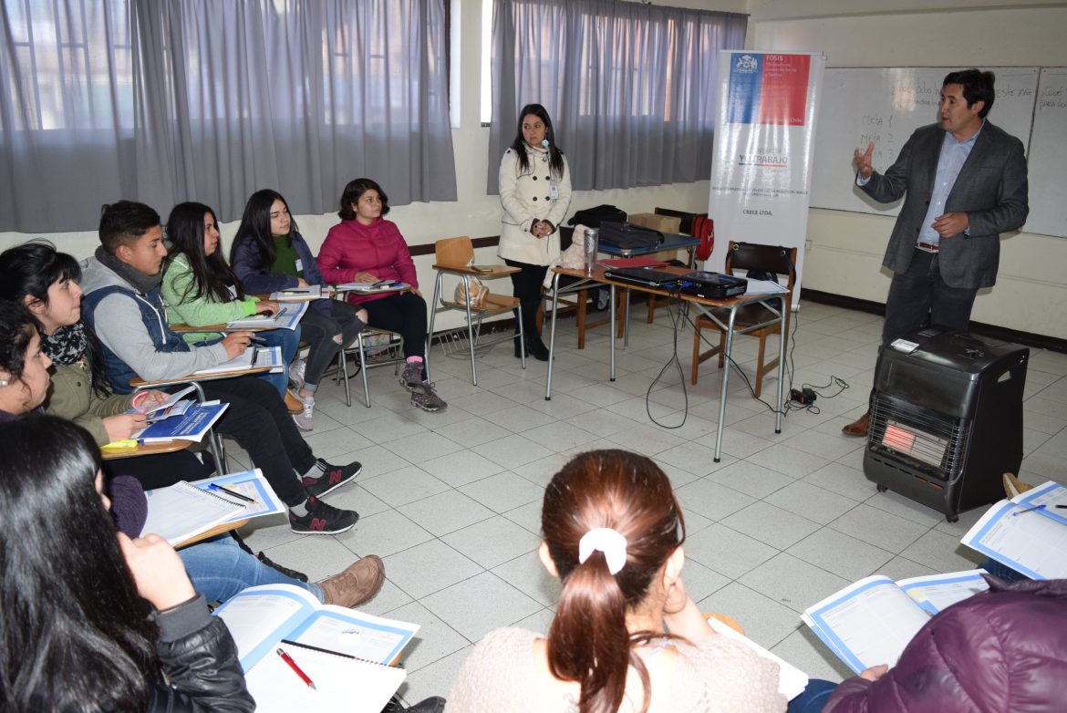 En el Mes de la Juventud el FOSIS prepara a más de 200 jóvenes para enrolarse exitosamente al mercado laboral