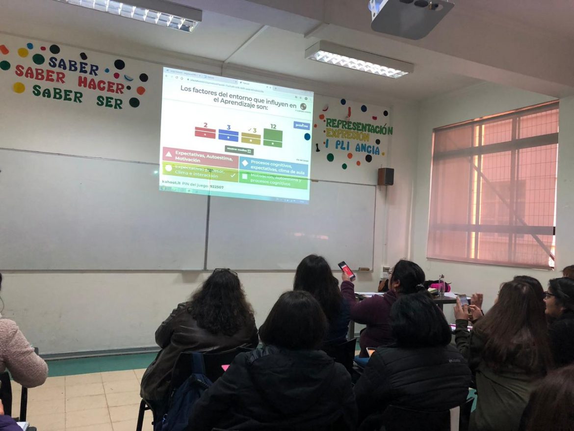 Estudiantes de Educación Diferencial e Inclusiva realizaron clase con aplicaciones de celular