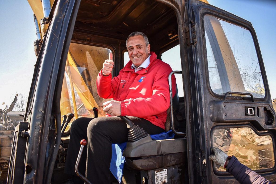 Intendente Milad lanzó concurso para renovar micros y colectivos en la región