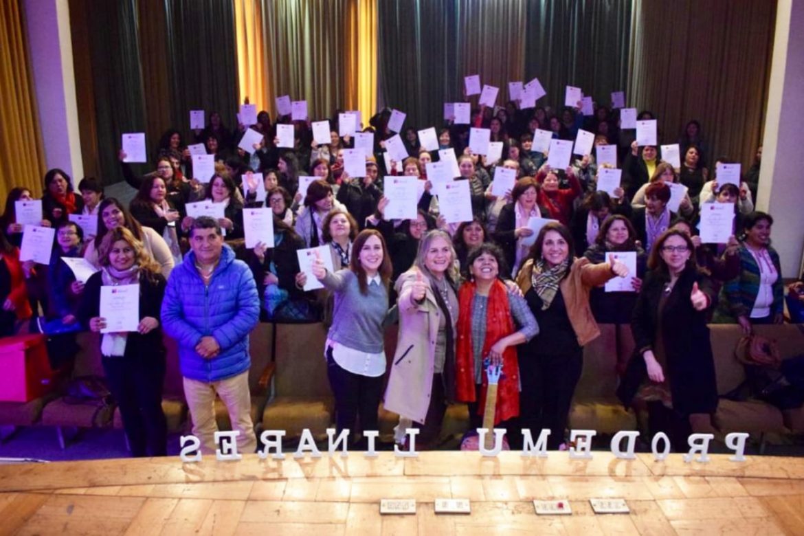 En  mística y emotiva ceremonia, Fundación PRODEMU, certifica a 140 mujeres de Provincia de Linares