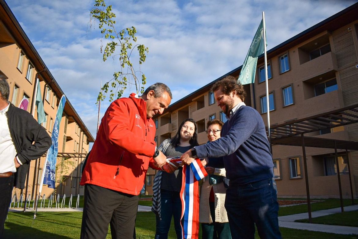 Entregan departamentos de integración social en Talca