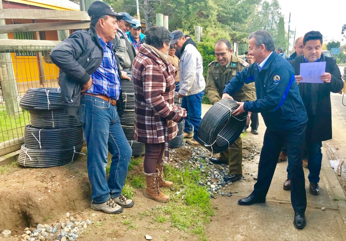 ALCALDE DE SAN JAVIER ENTREGA A FAMILIAS DE RASTROJOS INSUMOS PARA ENFRENTAR ESCASEZ HÍDRICA