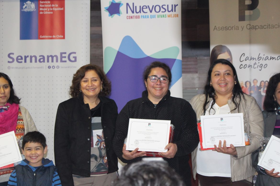 MUJERES JEFAS DE HOGAR SE HABILITAN EN CURSO DE INSTALACIONES SANITARIAS