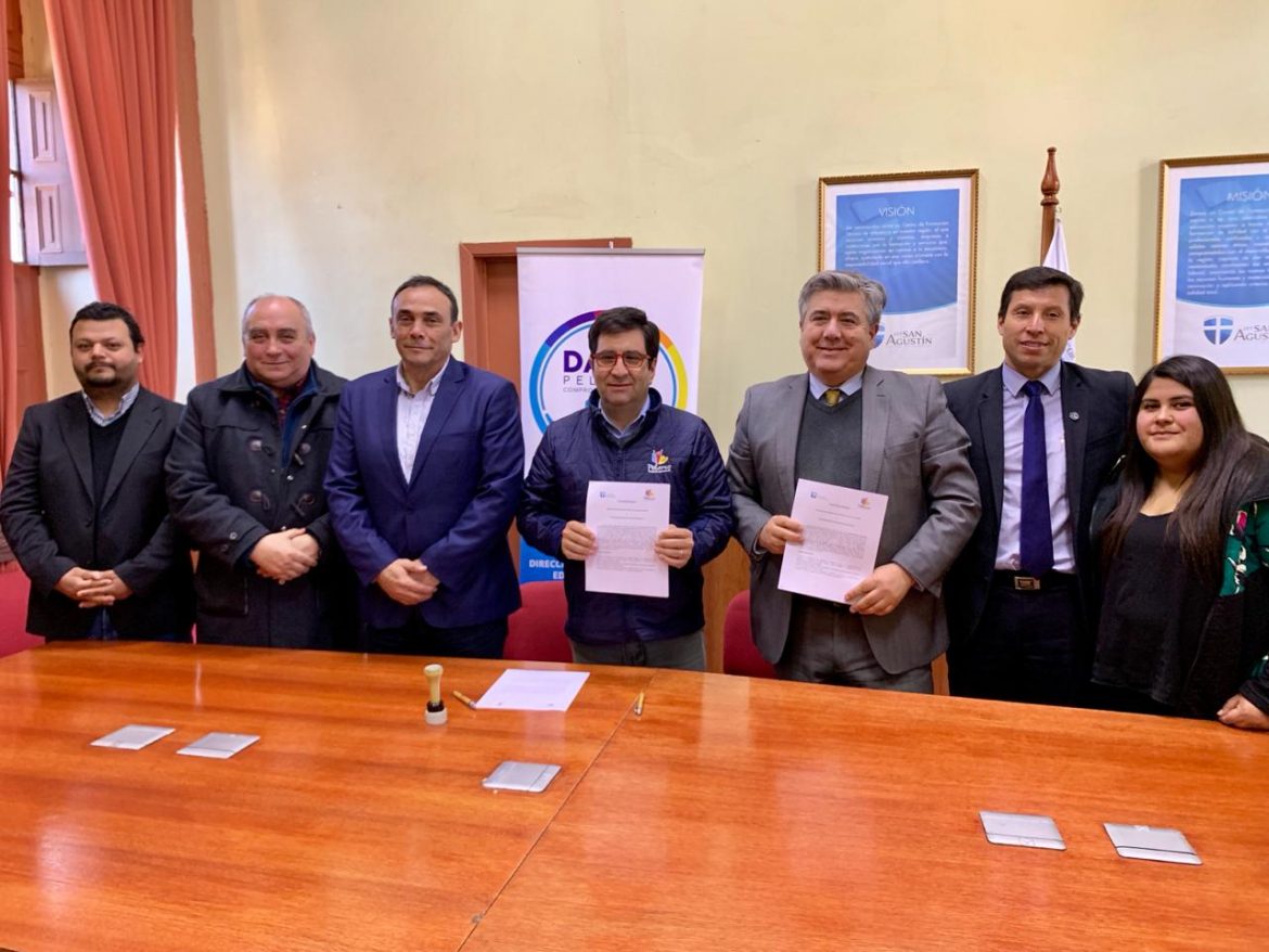 Municipalidad de Pelarco y CFT San Agustín firman convenio para continuidad de estudios