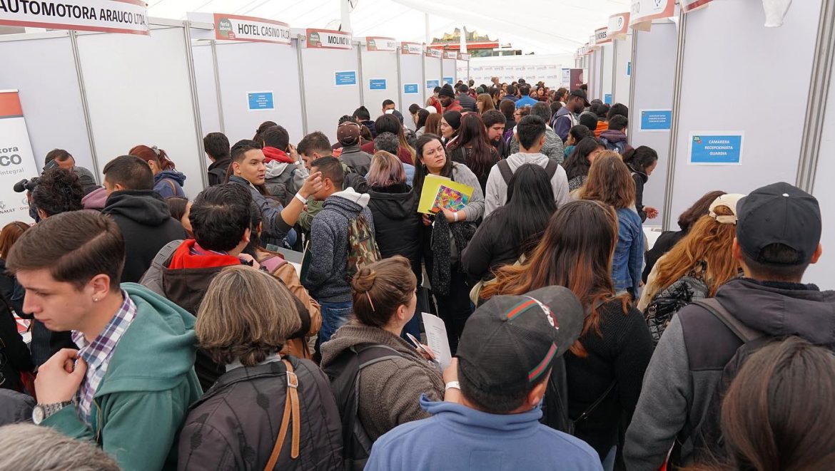 MASIVA ASISTENCIA A FERIA LABORAL DE TALCA ORGANIZADA POR SENCE