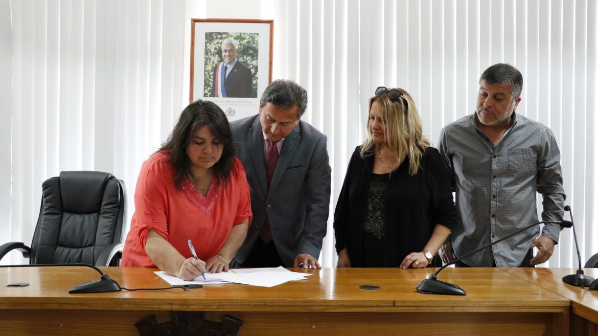 MUNICIPALIDAD DE SAN JAVIER FIRMA CONVENIO CON AGRUPACIÓN UNIDOS POR UN SUEÑO