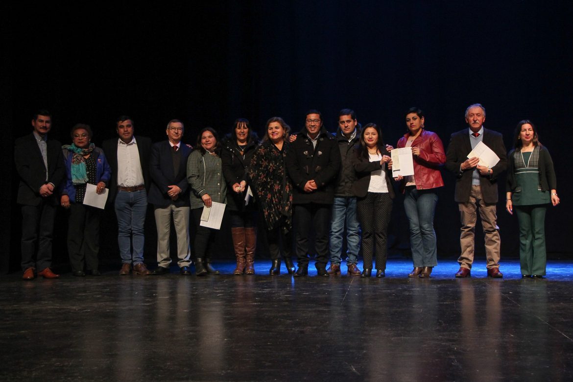 Linares Masiva entrega de incentivos a asistentes de la educación