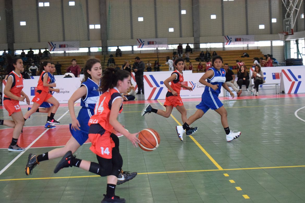 NATACIÓN MAULINA ALZA PRIMERA MEDALLA EN LOS JUEGOS ESCOLARES