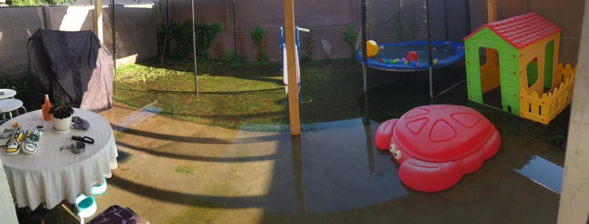 Vecinos denuncian a inmobiliaria Armas por inundaciones en sus hogares