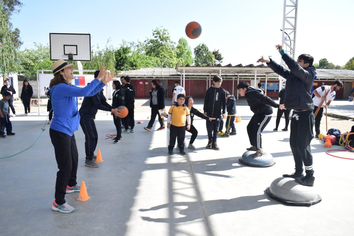 MÁS DE 400 ALUMNOS DE PENCAHUE SE RECREARON EN EL CIERRE DE LAS FERIAS DE LA ACTIVIDAD FÍSICA Y DEPORTE