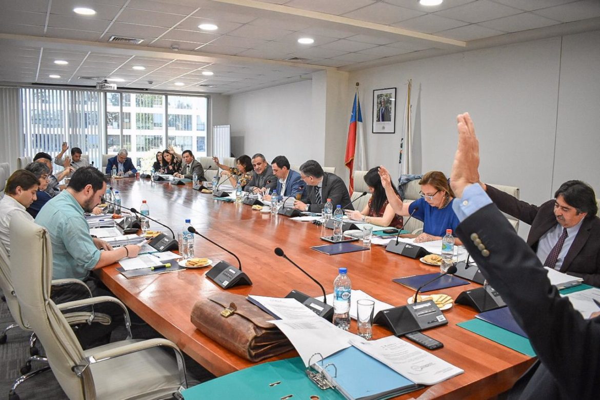 anuncia proyecto de buses eléctricos para transporte gratuito de adultos mayores del Maule