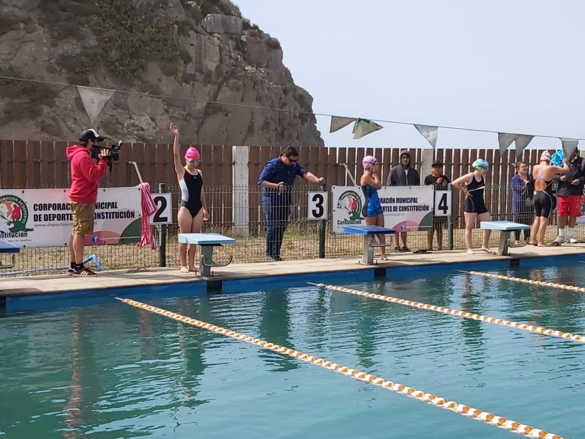 VARIAS MEDALLAS PARA DEPORTISTAS DE LA ESCUELA CEM EN TORNEO FORMATIVO DE NATACIÓN