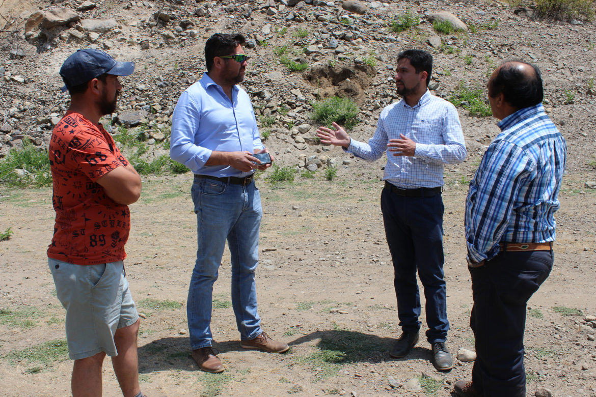 Municipio arregla baches en la ruta hacia Colbún Alto a la espera del asfalto definitivo
