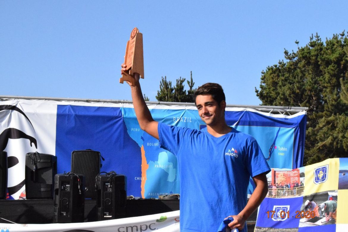 NADADOR MAULINO SANTIAGO MENA GANÓ TORNEO INTERNACIONAL TOLTÉN DE AGUAS ABIERTAS