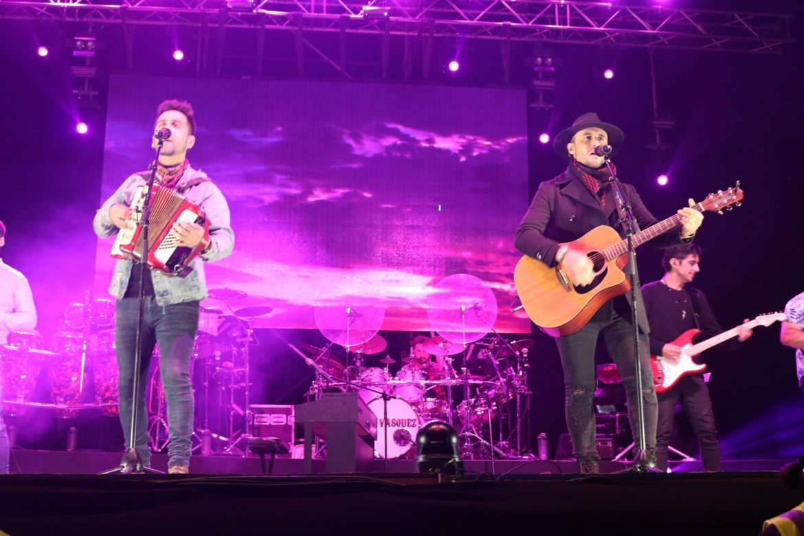 ÉXITO TOTAL EN VIBRA ILOCA 2020: MÁS DE 10.000 PERSONAS CANTARON CON LOS VASQUEZ EN ILOCA