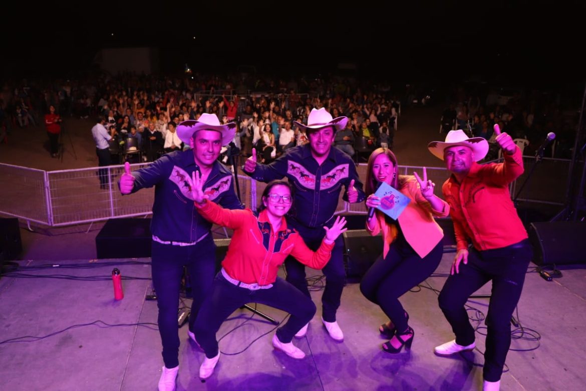 EL DOBLE DE SANDRO Y LOS POTROS DEL SUR HICIERON BAILAR A CIENTOS DE FAMILIAS EN MARIMAURA