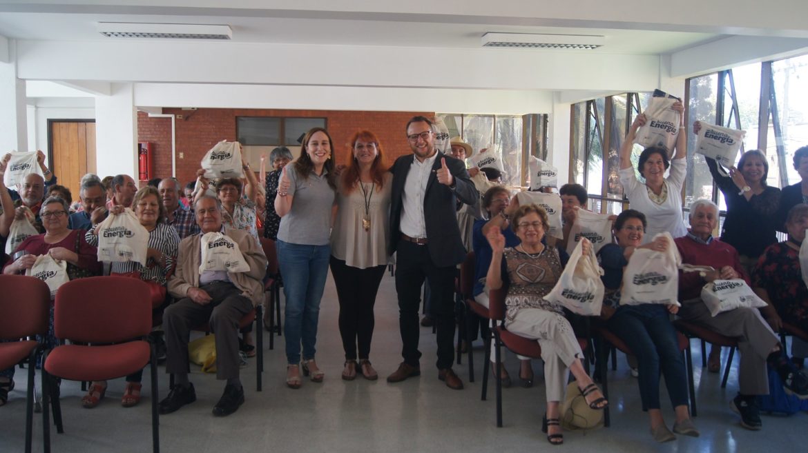 Entregan “kits Eficiente” de energía a Adultos Mayores de Talca