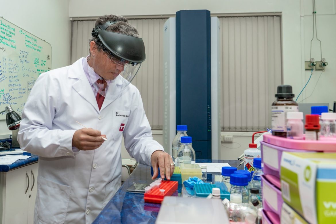 Científicos de la UTalca y UAutónoma descubren nuevo método de diagnóstico de Covid-19 con técnica más rápida que PCR