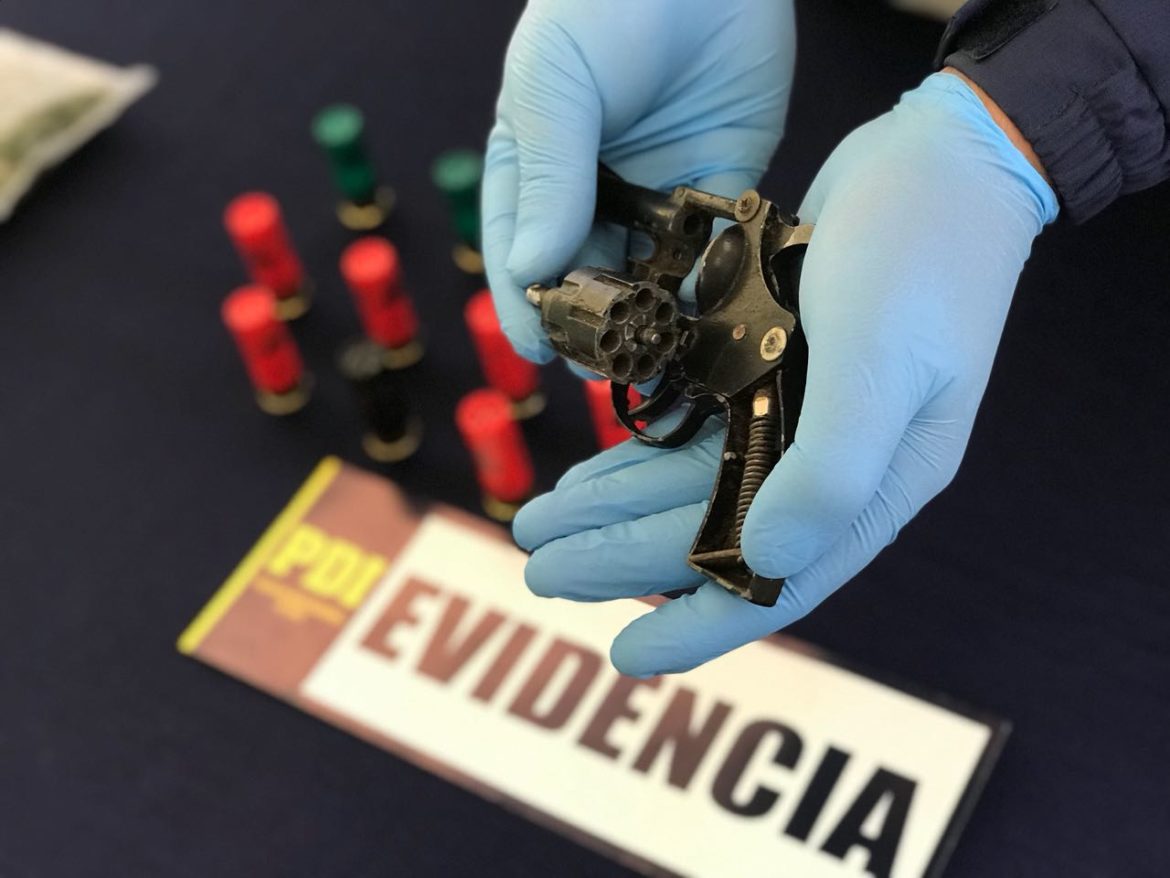 Tras persecución en el centro de Talca se logra detener a sujetos que portaban armas de fuego y droga