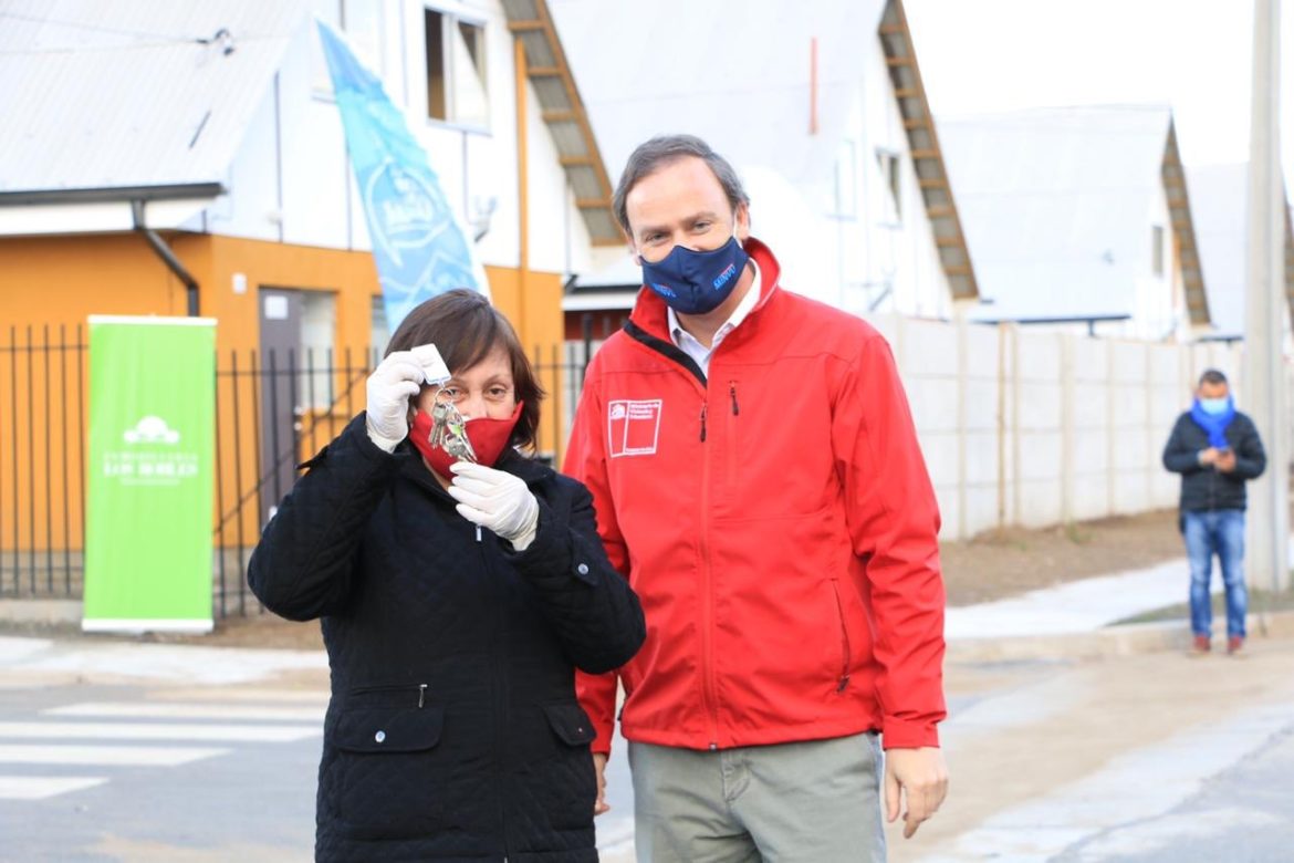 Ministro Ward entrega llaves e inaugura conjunto habitacional Bicentenario II en la comuna de Romeral