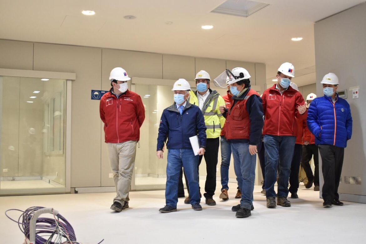 Ministros de Salud y MOP e intendente verificaron avances del nuevo Hospital de Curicó
