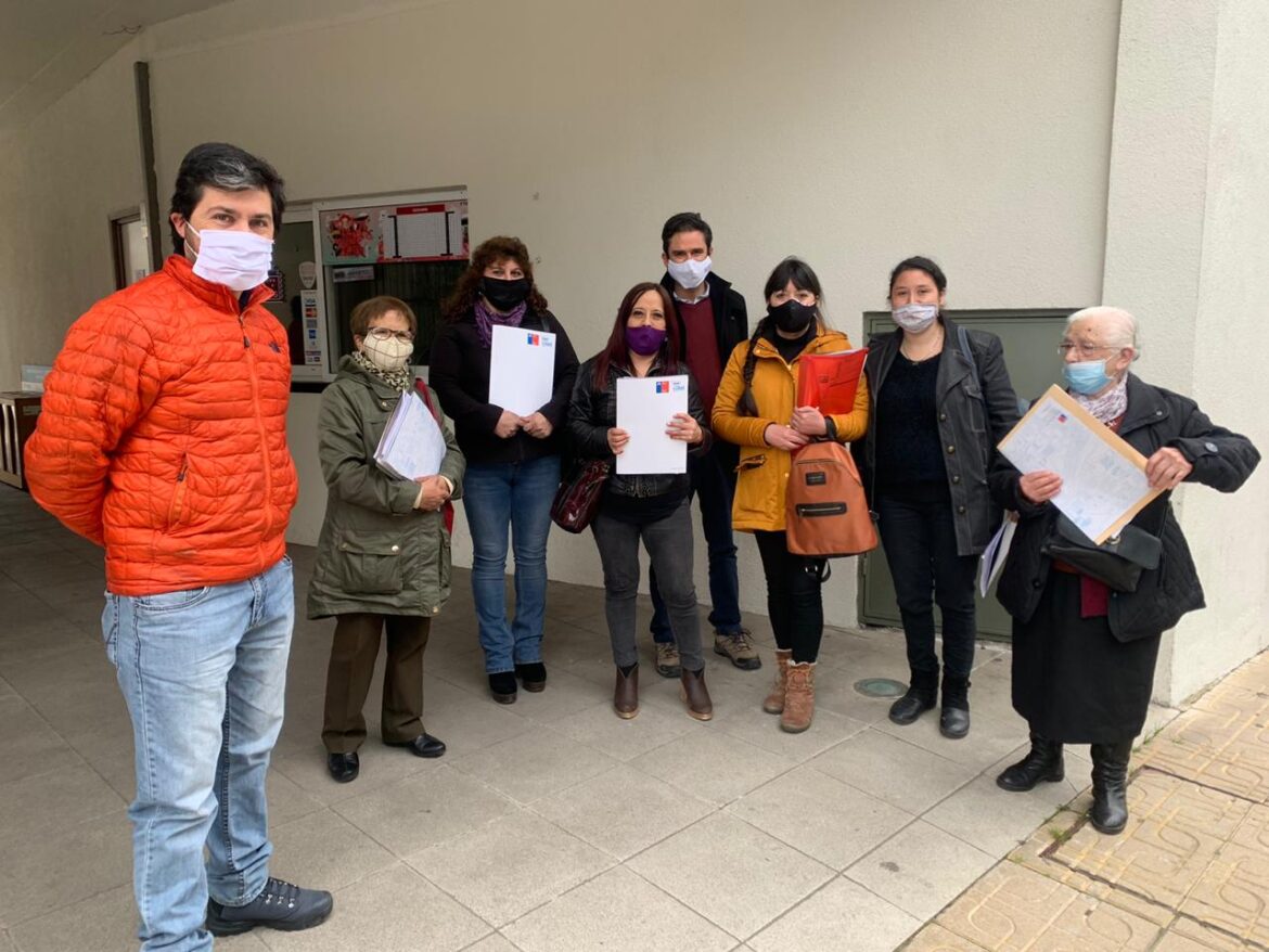 Diputado Hugo Rey acompañó a familias curicanas que recibieron escrituras de sus viviendas tras 5 años de espera