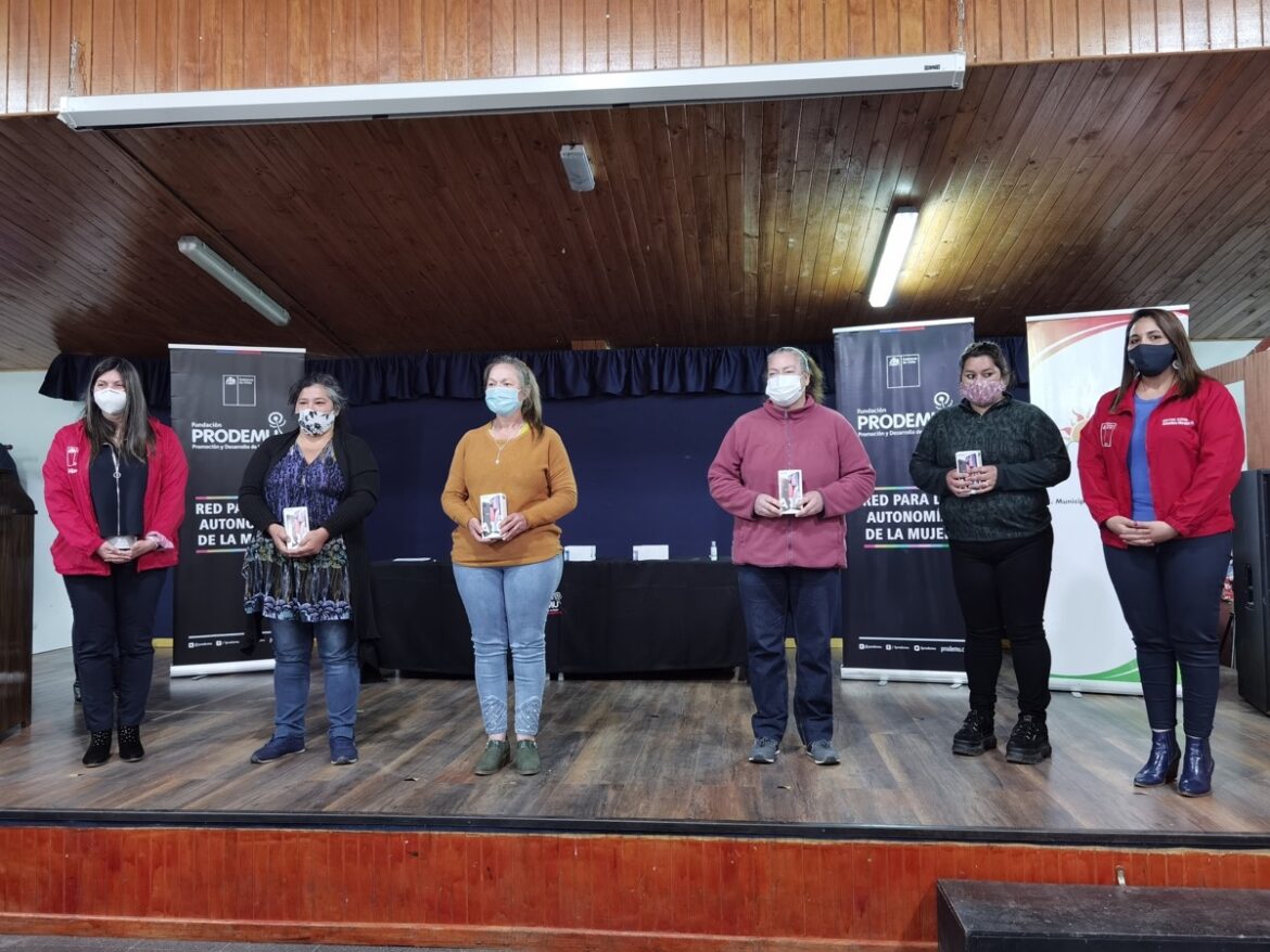 100 mujeres de la pesca del Maule se capacitan en empoderamiento digital