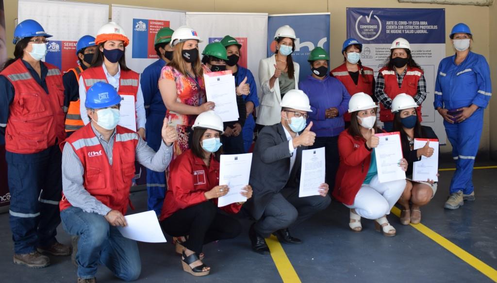 Autoridades y la Cámara Chilena de la Construcción firman acuerdo para inserción y capacitación de la mujer en este sector
