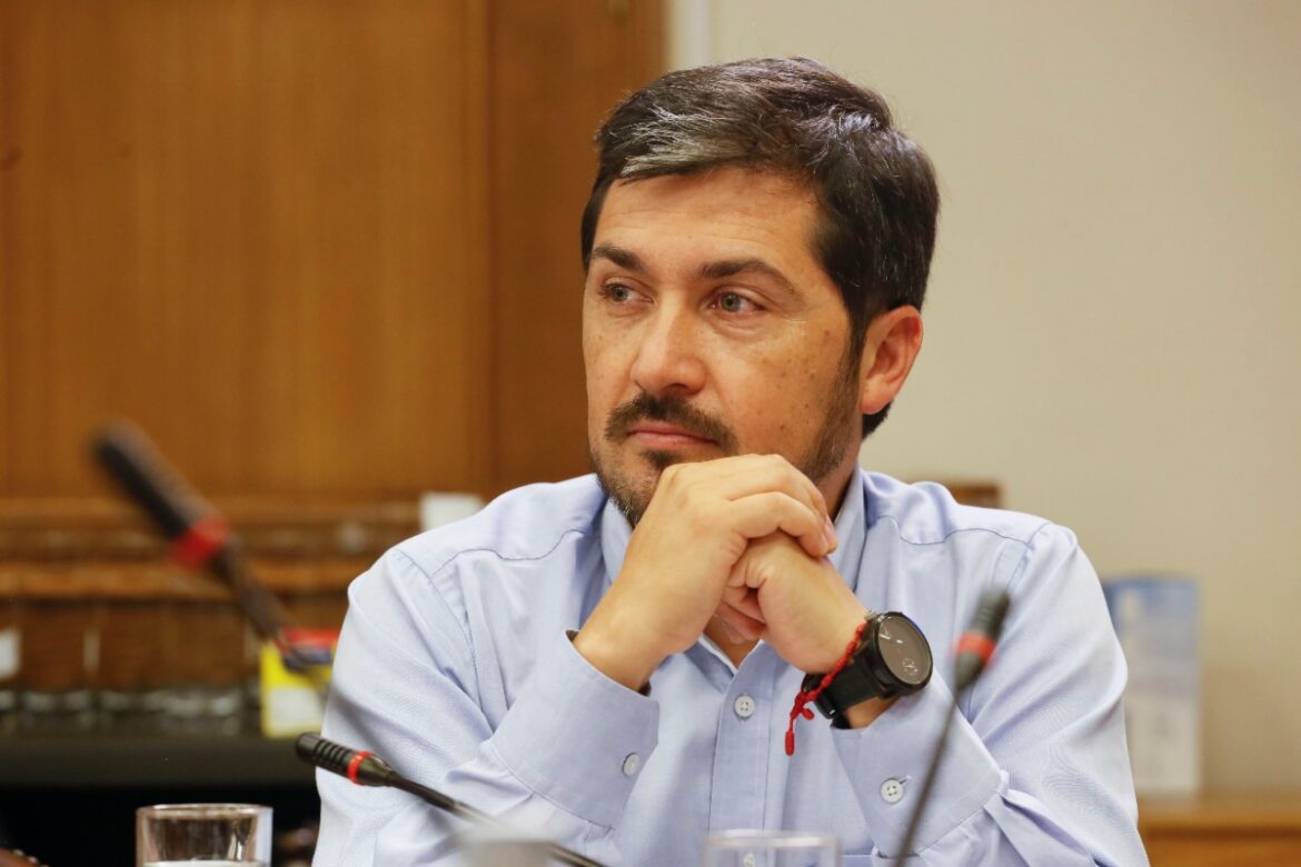 Diputado Hugo Rey solicita mayor flexibilidad en permisos para personas que ya cumplieron con el proceso de vacunación contra el Covid-19