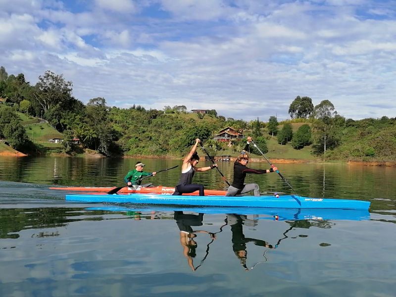 Canoísta maulina Karen Roco desarrolla pretemporada en Colombia