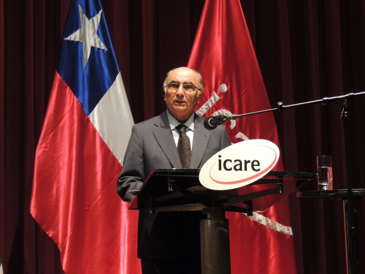 UTalca otorga Medalla Al Mérito Abate Molina a presidente de PF