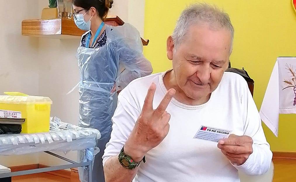 Residentes en hogares Fundación Las Rosas reciben segunda dosis de vacuna contra Covid