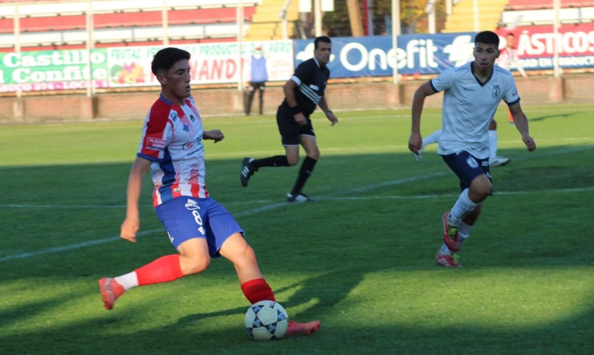 Deportes Linares presentó el plantel 2022 con un amistoso frente a Naval de Talcahuano