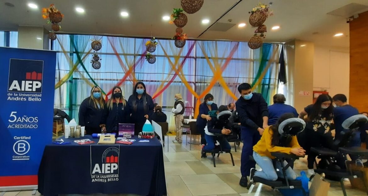 Estudiantes del Instituto Profesional AIEP entregaron más de 2.500 servicios de estética y bienestar en Portal Centro Talca